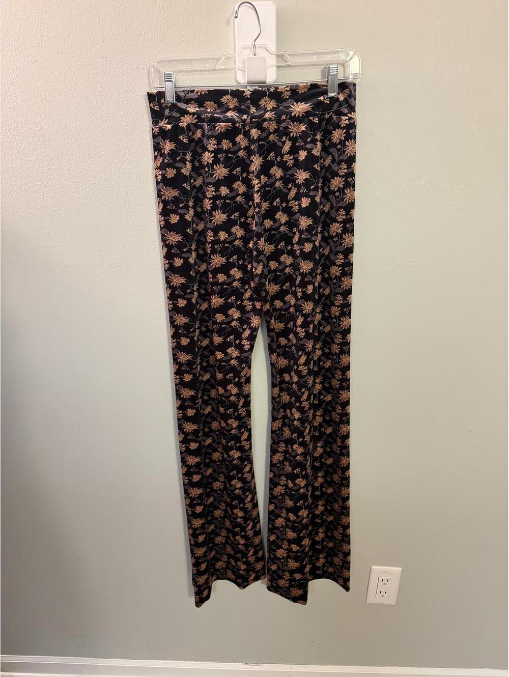 Natural Life Black Floral Flare Velvet Pants Size M - Picture 4 of 4